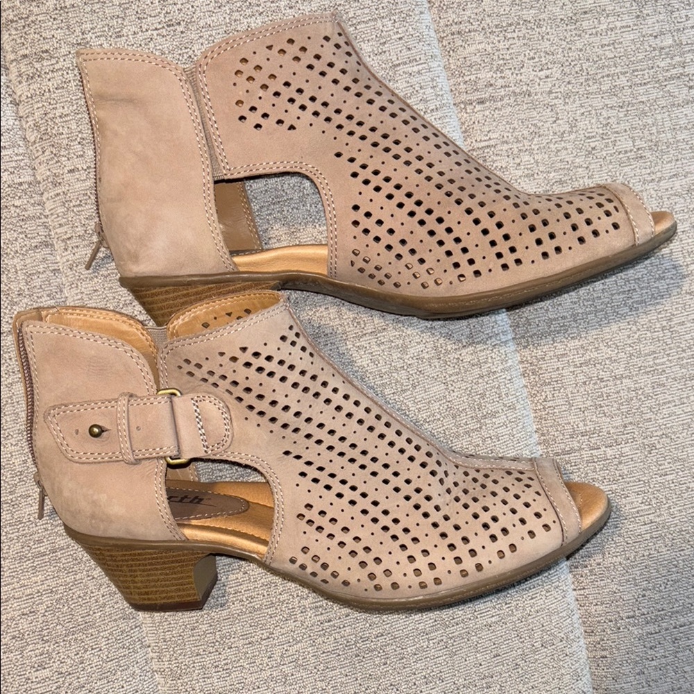 Earth Tan Sandals with Intricate Perforations